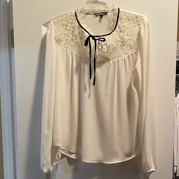 Blouse with lace accent - Picture 1 of 2